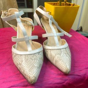 Stiletto in white and grey